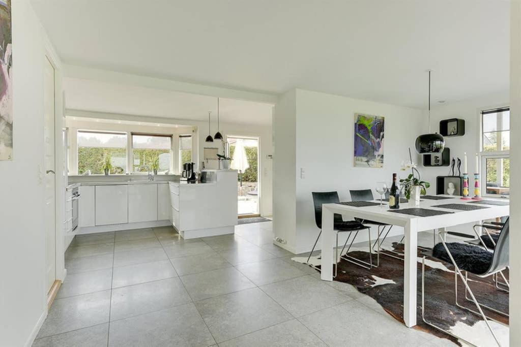 Eksklusiv Sommerhus Beliggende I Vandkanten Munkebo Ngoại thất bức ảnh