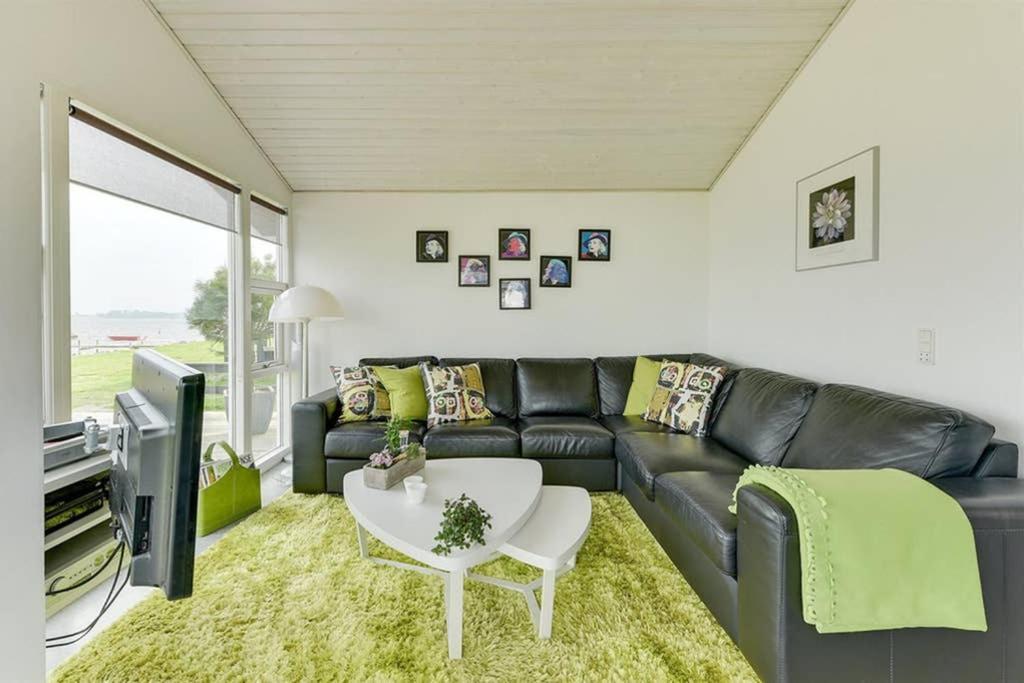 Eksklusiv Sommerhus Beliggende I Vandkanten Munkebo Ngoại thất bức ảnh