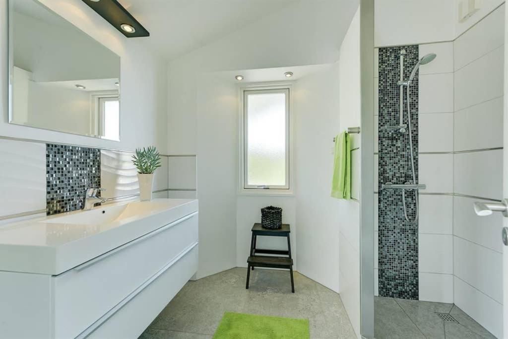 Eksklusiv Sommerhus Beliggende I Vandkanten Munkebo Ngoại thất bức ảnh